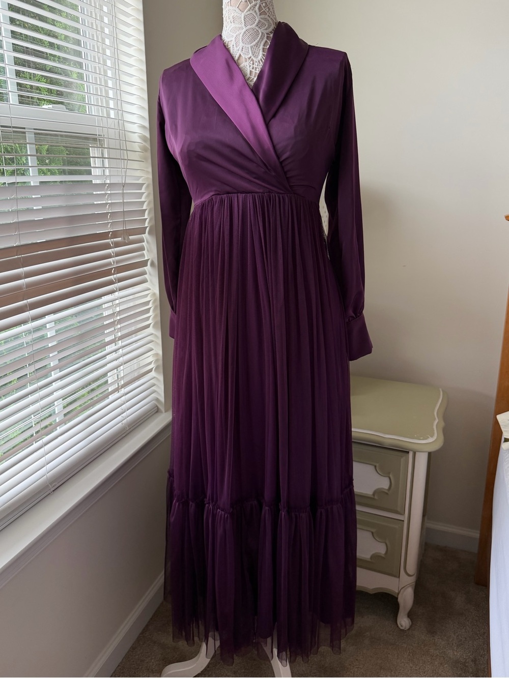 Pre-Loved Eliza Line Purple Formal Elegant Long Sleeve Maxi Dress Small
